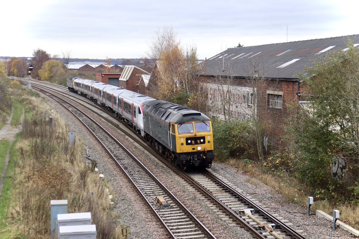 HiPa125's tweet image. GBRf #Class47 47727 ‘Edinburgh Castle/Caisteal Dhun Eidea’ &amp;amp; 47749 ‘CITY OF TRURO’, plus Greater Anglia #Class720 720547, working 5Q14 1119 Worksop Down Yard &amp;gt; Crewe Carriage Sidings, at Derby L&amp;amp;NW Jn.

Peartree 
17/11/20