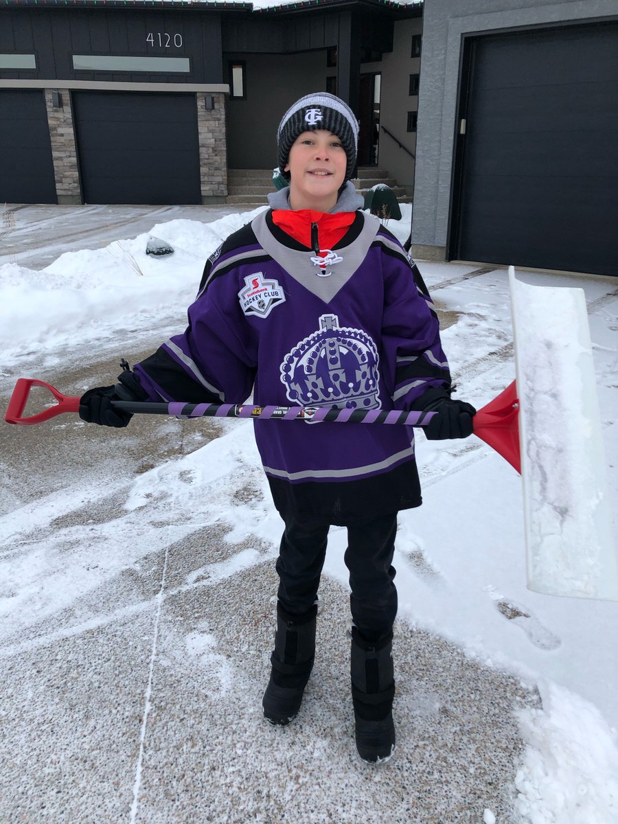 HockeyRegina's tweet photo. Let's cross our fingers for some snow!
The U15B Kings are planning on using some muscle to raise funds for Hockey Fights Cancer and they are ready to shovel!
#HFC2020 #HockeyFightsCancer https://t.co/P2UUkMKE5L