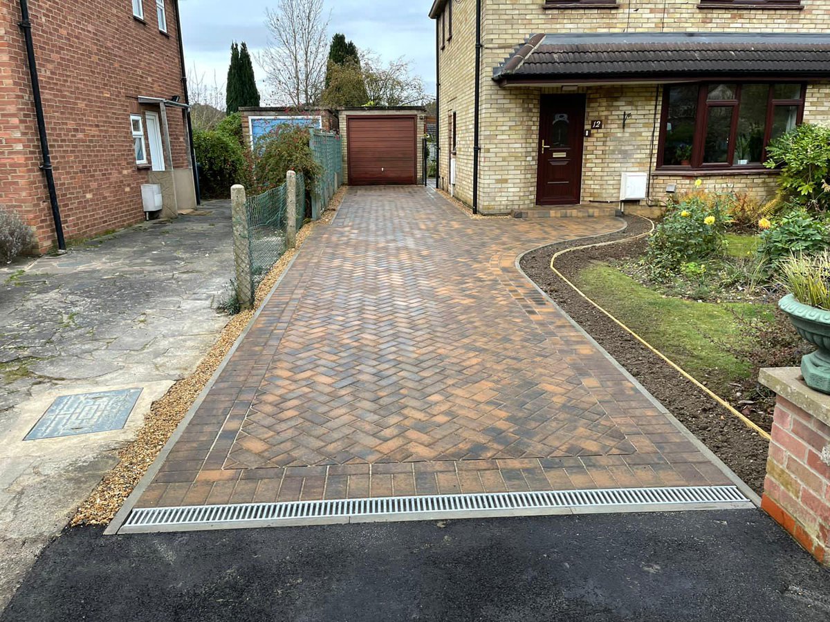 CamBlockPaving's tweet image. Finished driveway today in Stapleford Cambridge by the team...