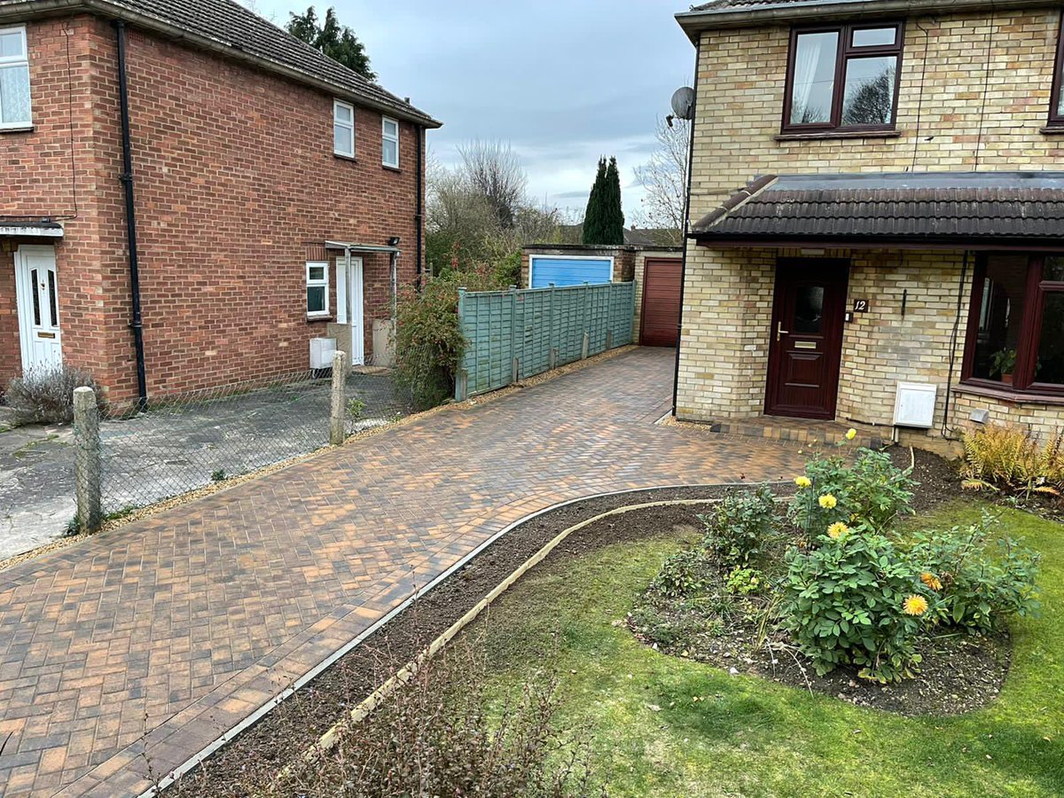 CamBlockPaving's tweet image. Finished driveway today in Stapleford Cambridge by the team...