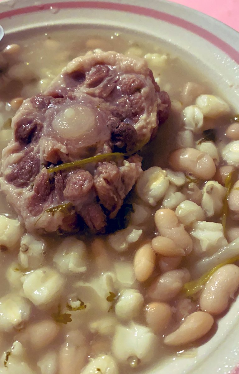 arehc's tweet photo. Cuando la comadre hace frijol con hueso, hay quienes dicen Wuacabaque comida Mayo-yoreme y te invita a comer 😋😋 #YaComieron 🐽 https://t.co/42WmtoUvC8