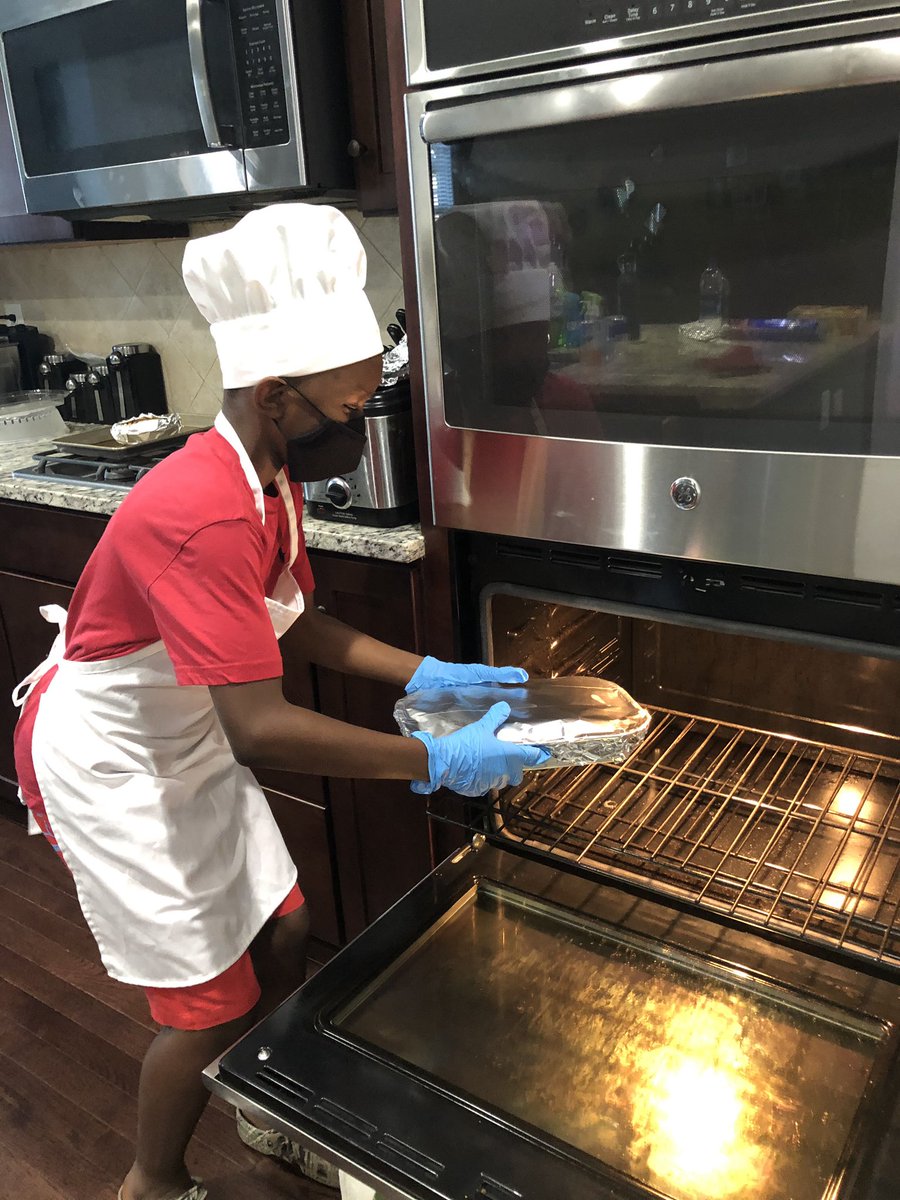 ActionForUnity's tweet photo. FIVE teens @LexRich5Schools are preparing meals for their neighbors.  Service projects look a little different these days. Students cannot meet as a large group, but individually we can still work together toward the same goal. #PrideIn5 #SpreadKindness #iamACTION https://t.co/tQjD797IXO