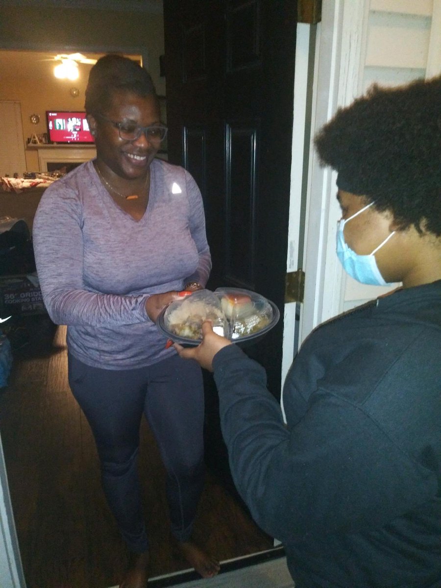 ActionForUnity's tweet photo. FIVE teens @LexRich5Schools are preparing meals for their neighbors.  Service projects look a little different these days. Students cannot meet as a large group, but individually we can still work together toward the same goal. #PrideIn5 #SpreadKindness #iamACTION https://t.co/tQjD797IXO