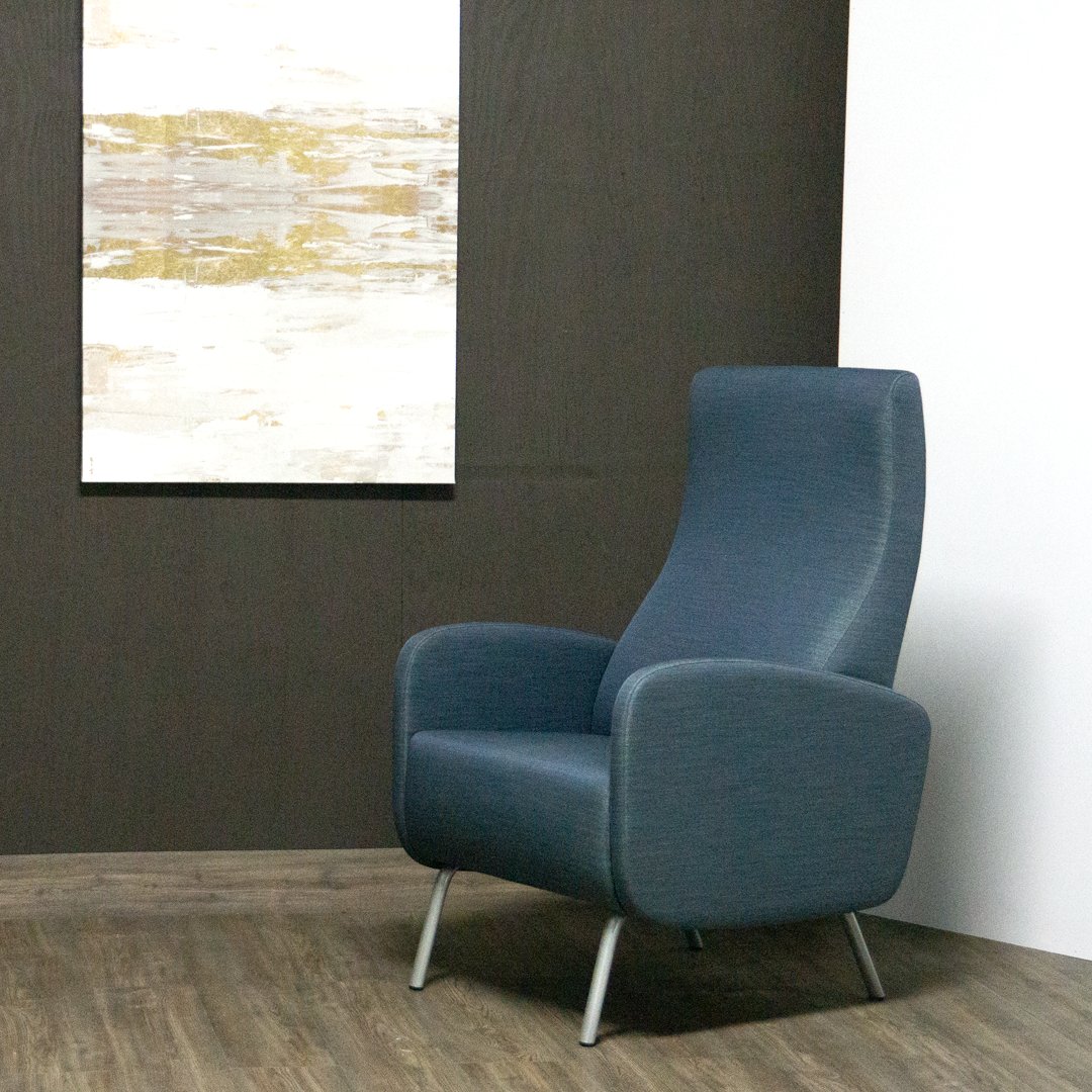 With its gliding motion and small footprint the Cama Glider by IOA is the perfect timeless piece to add to any room.✨

#IOAfurniture #FurnitureDesign #HealthcareDesign #HealthcareFurniture