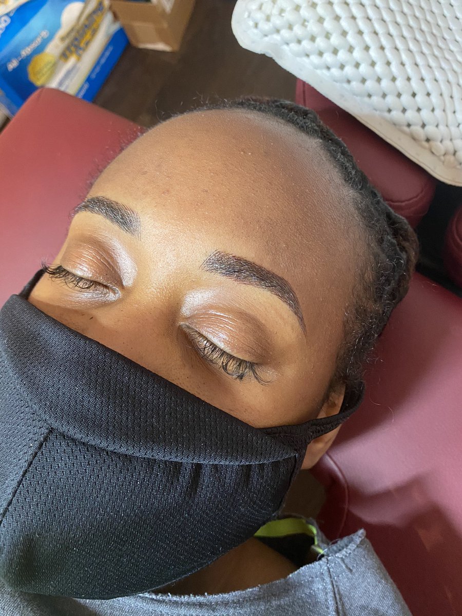 MovinMelanin's tweet photo. My eyebrows sting but they look bomb AF!
#microbladed https://t.co/6eYjwer5jn