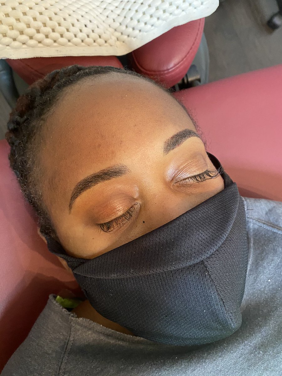 MovinMelanin's tweet photo. My eyebrows sting but they look bomb AF!
#microbladed https://t.co/6eYjwer5jn