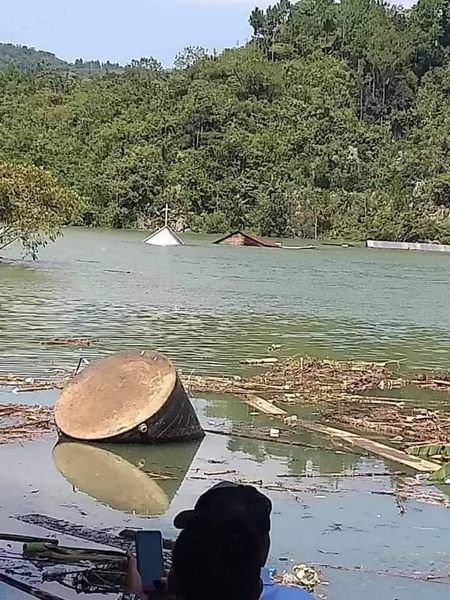 elradarsv's tweet photo. #ClimaCA #EmergenciaCA
#Iota es ahora #TormentaTropical con vientos sostenidos de 105 km/h y se ubica en Nicaragua, desplazándose lentamente hacia #ElSalvador https://t.co/VZydGGB7In