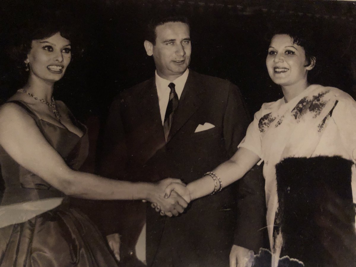 amberinzaman's tweet image. Sophia Lauren yeniden moda olduğuna göre 60lı yıllarda annem Ayazpaşalı Vasfiye hanım (dayıka min) ile bir fotosunu paylaşayım bari.