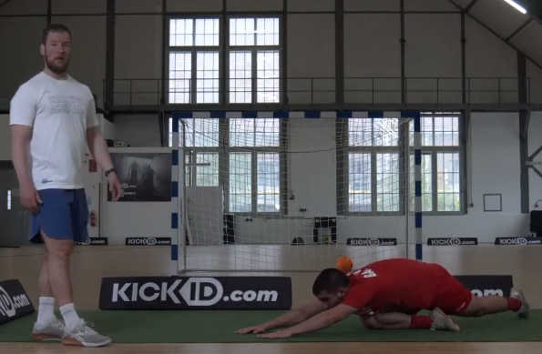 kickid_official's tweet photo. Wir zeigen dir, ein intensives und herausforderndes Ganzkörper-Workout. 
Mach dich bereit...der Schweiß wird tropfen =)
#home #workout #Fussball #Zuhause #Training #Kraft #power #soccer #skills #KICKID #Spieler #trainer #pace #Academy #Corona #homeworkout https://t.co/oyWdRkmEdl