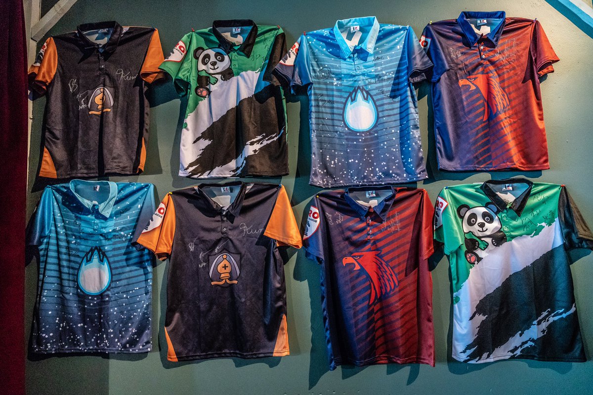 CustomEsports's tweet photo. Throwback to the @chesscom PCL Finals last year! We loved creating the jerseys for the players! ♟#chess #onlinechess #events #apparel https://t.co/6J0pA6FeYF
