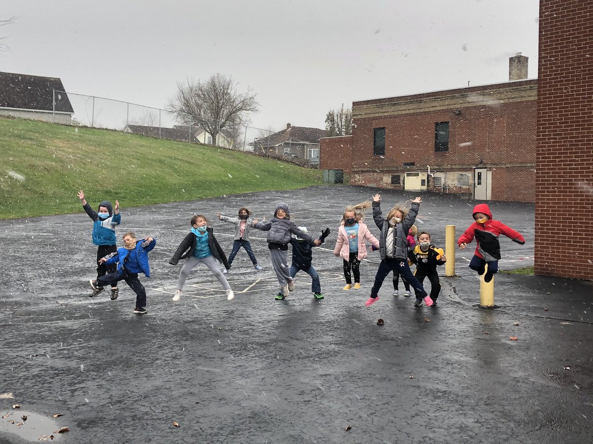 Sometimes you just have to drop everything and play! #kindergarten ss had “SN❄️W”much fun enjoying our first “school snow!” #littlethings #SnowFun <a href="/JoeWalkerES/">Joe Walker ES</a> #Mc3G #weatherlesson