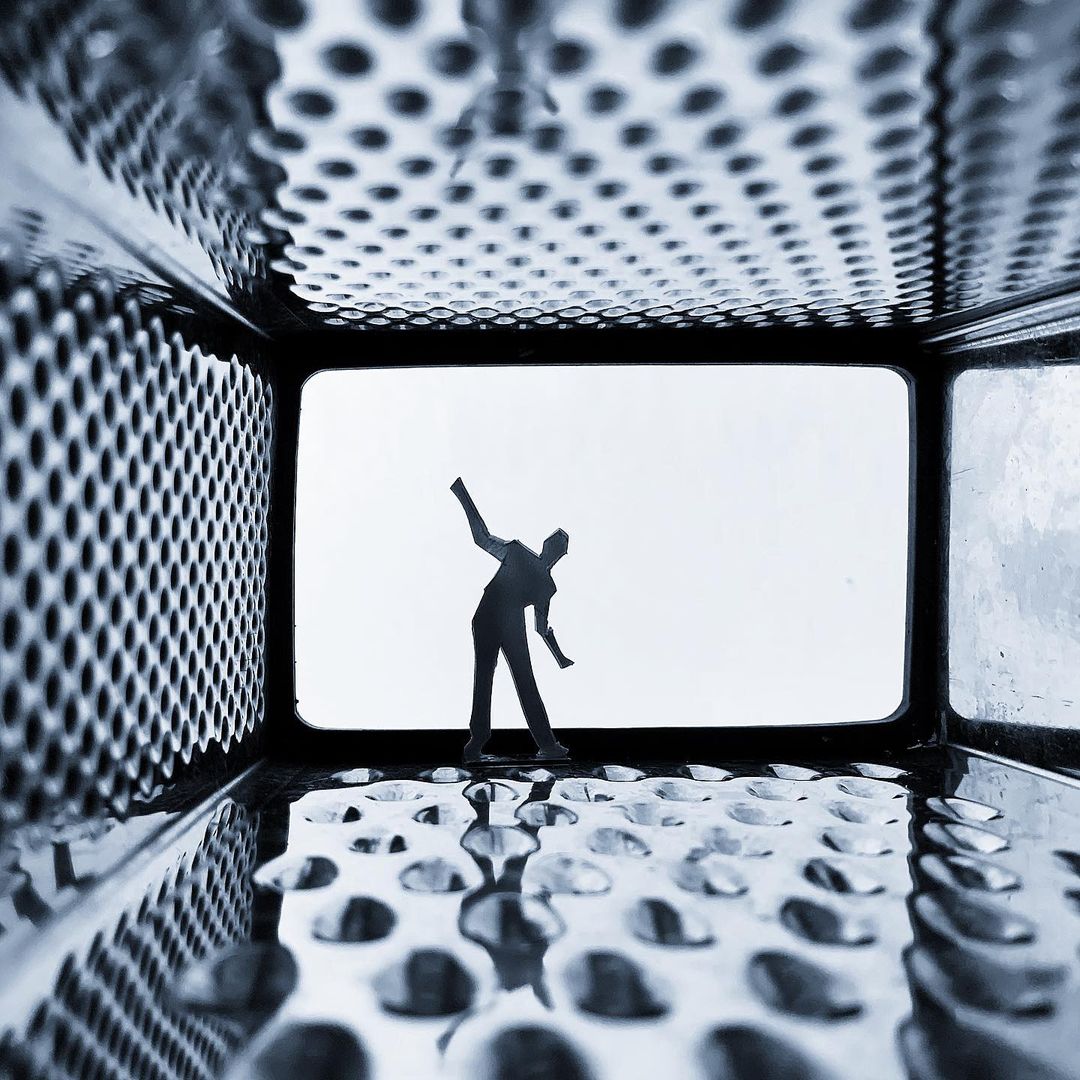 JHLosAngeles's tweet image. Antonio diBernardo&apos;s #TinyArchitect takes his moves to the stage ... inside a cheese grater! ✨🕺🏻✨ Show us your #TinyArchitect&apos;s world! Post your contest entry on social media and tag @JHLosAngeles + #TinyArchitect by Nov. 20! See official rules &amp;amp; prizes: bit.ly/tinyarchitect
