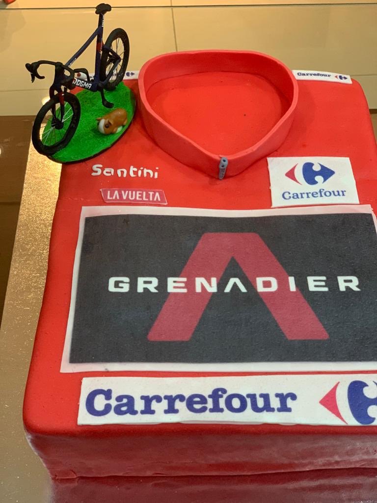 RichardCarapazM's tweet photo. Confirmen mijines 🤪 Otra vez con la roja 🔴 pero esta no la sorteamos, nos la comemos !! 🤤😂 Gracias por el detalle 😍 https://t.co/4sIcxtDabt