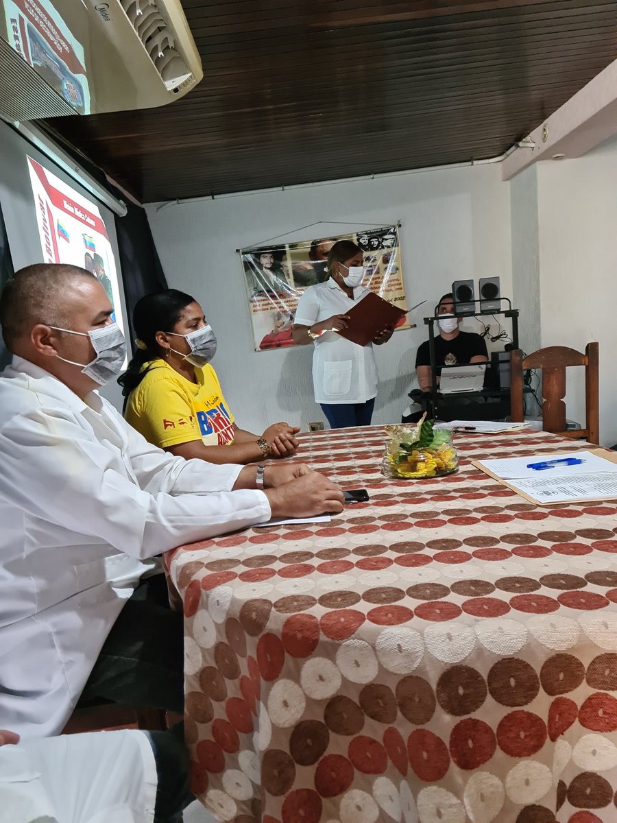 Estado de Bolívar 
Nuestros colaboradores más comprometidos con la patria de Chavez y Bolívar.
Firman el código de ética, para así ser dignos de este Gran Ejército de Batas Blancas.
<a href="/AdanVillavicen5/">Adan Villavicencio Guzmán</a> 
<a href="/yordan_acanda/">Yordan Acanda Martín</a> 
@Anayans09695629 
<a href="/AcunaTahimi/">Tahimi Pacheco Acuña</a> 
<a href="/Lisuan18/">lisu@n riv@s</a>