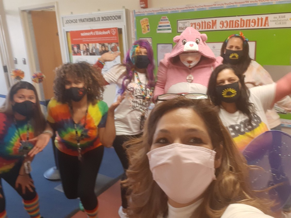 RebeccaAvilesR1's tweet photo. Woodside school spirit day! Wear your Rainbows of kindness and spread the love everywhere!
#thewoodsideway 
#llovemyjob 
#Rainbowsofkindness https://t.co/imFS7cTRBt