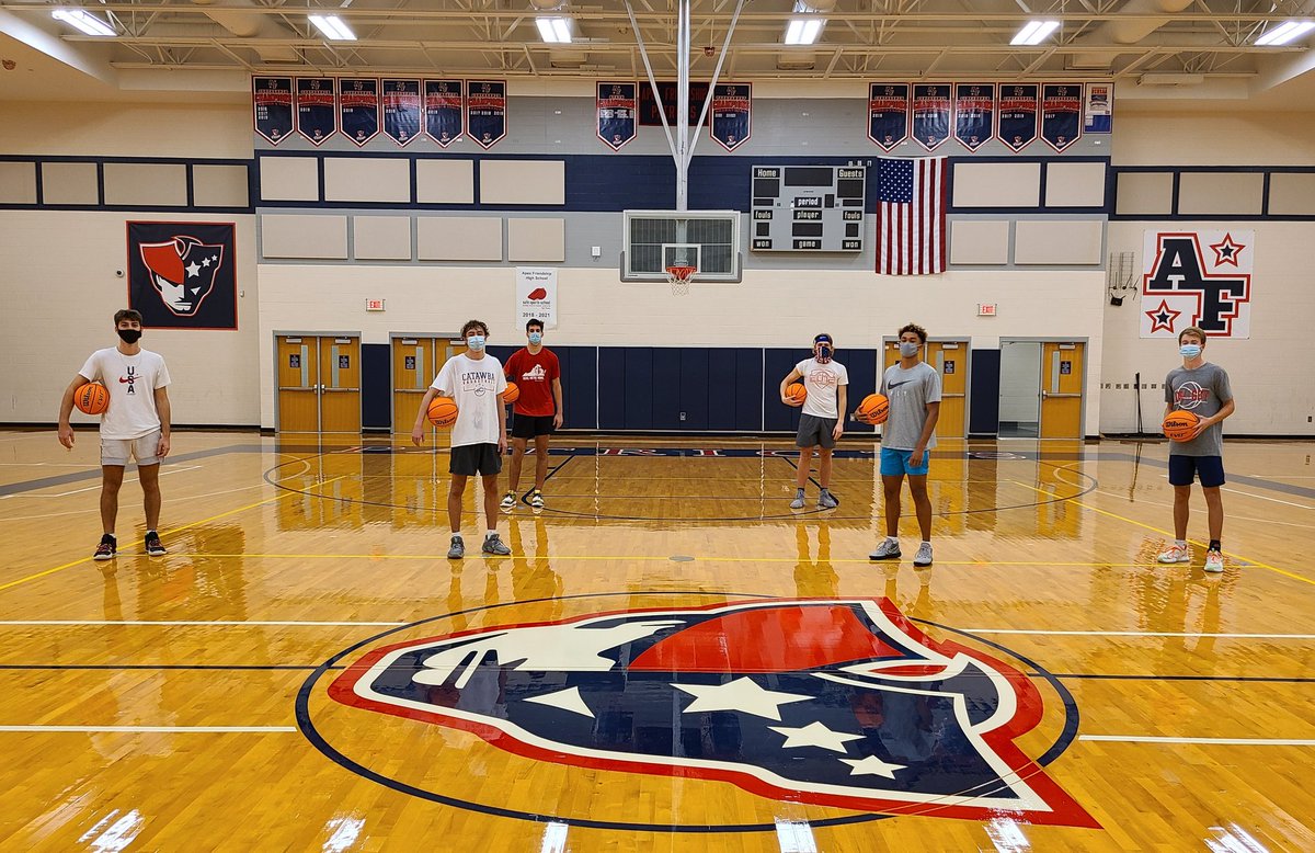 CoachPJLowman's tweet photo. Apex Friendship Basketball SENIORS Class of '21 - we will do WHATEVER IT TAKES!!! #MakingSacrifices #WeMaskUp #AnythingToPlay https://t.co/5JsgTFrl7p