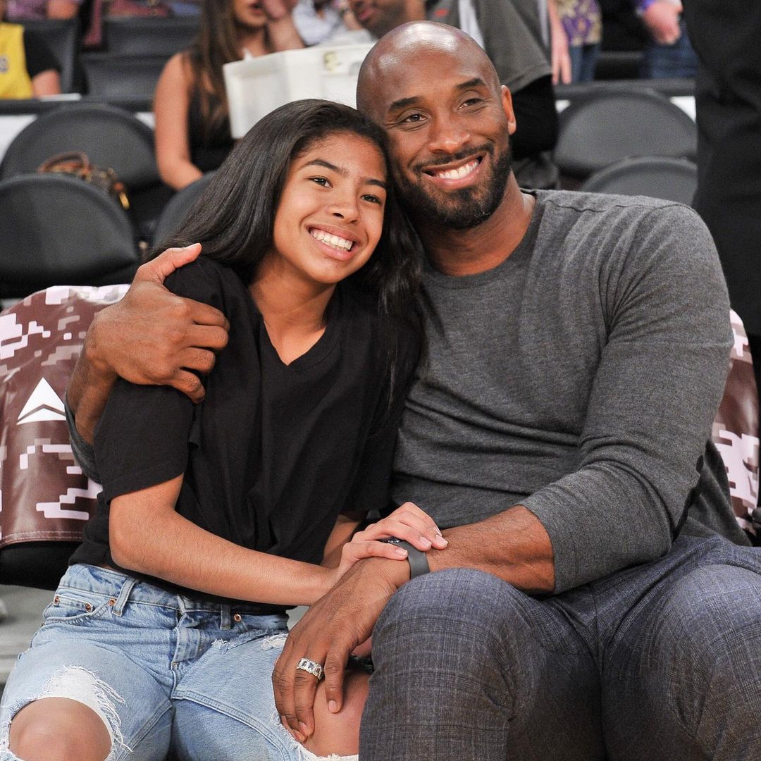This photo was taken at a Lakers game exactly a year ago today. Life is very different for a lot of people. Live in the moment. ❤️ Rest in Peace, Gigi and Kobe. 🕊