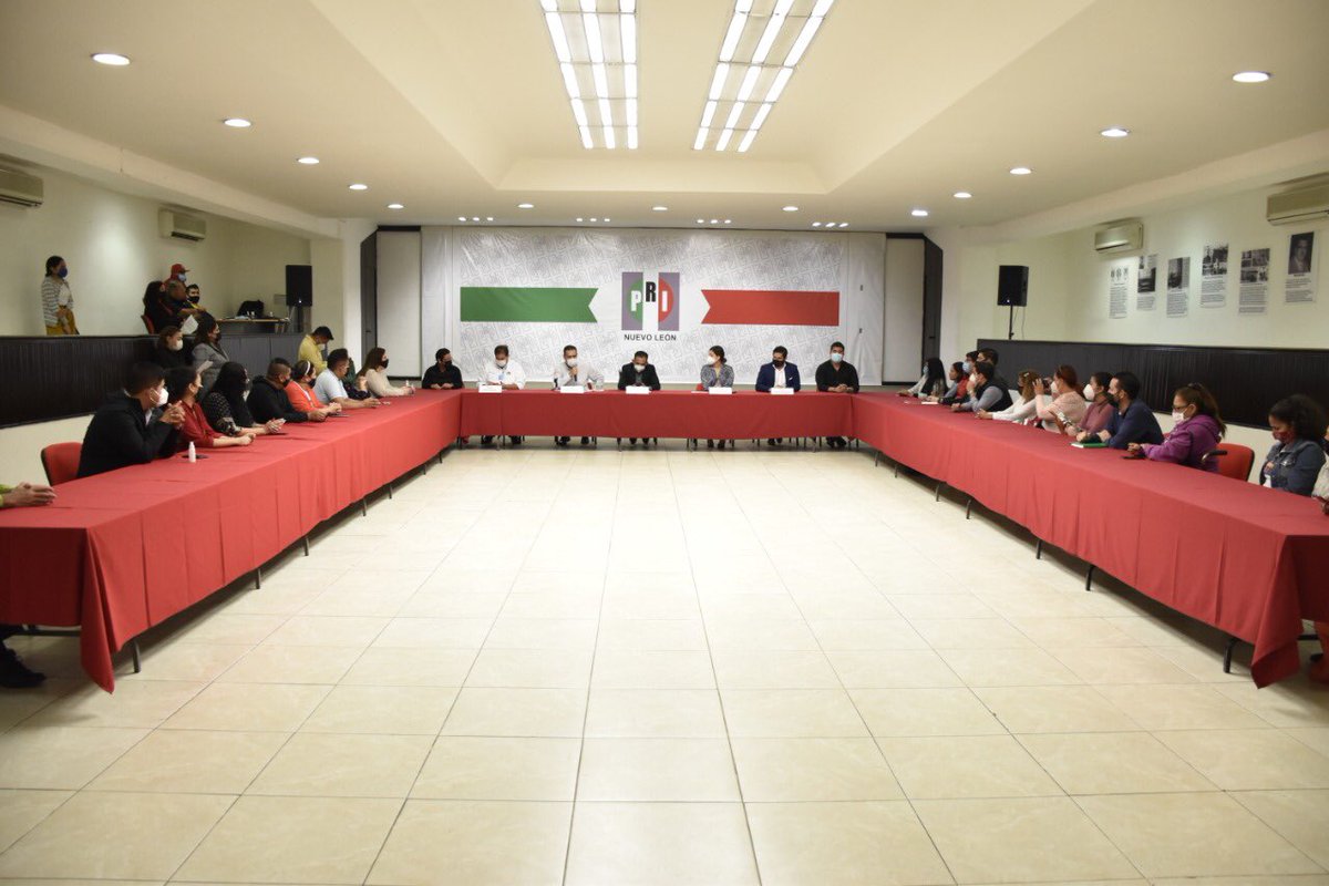 Nuestro presidente le tomó protesta hoy a Raquel Ballí Valdés y Norberto Ventura como dirigentes políticos del <a href="/IRHnuevoleon/">Instituto Reyes Heroles Nuevo León</a>.

Con estrategia y método estamos fortaleciendo a nuestro Partido.🇲🇽