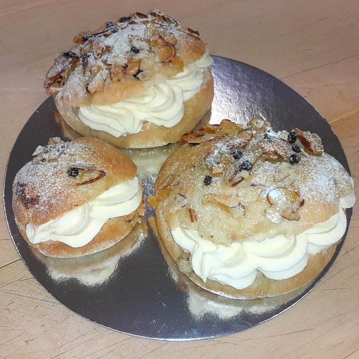 MusicXkitty's tweet photo. A few highlights from course this year #baking https://t.co/ggpWDd3DsP