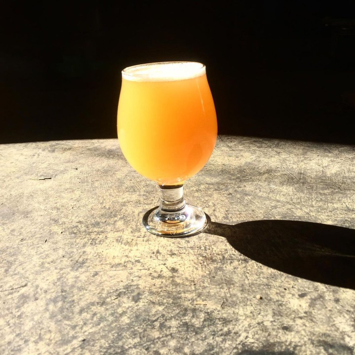 “#Sundream”
‼️AVAILABLE NOW‼️
Juicy Pale Ale
5.2% ABV
29 IBUs
Hops: Citra, Pacific Jade, Mosaic
*contains lactose*
we added a touch of golden naked oats, and then bombarded this brew with a generous amount of American &amp; New Zealand hops. Light, soft, &amp; very aromatic!
Grab a pint