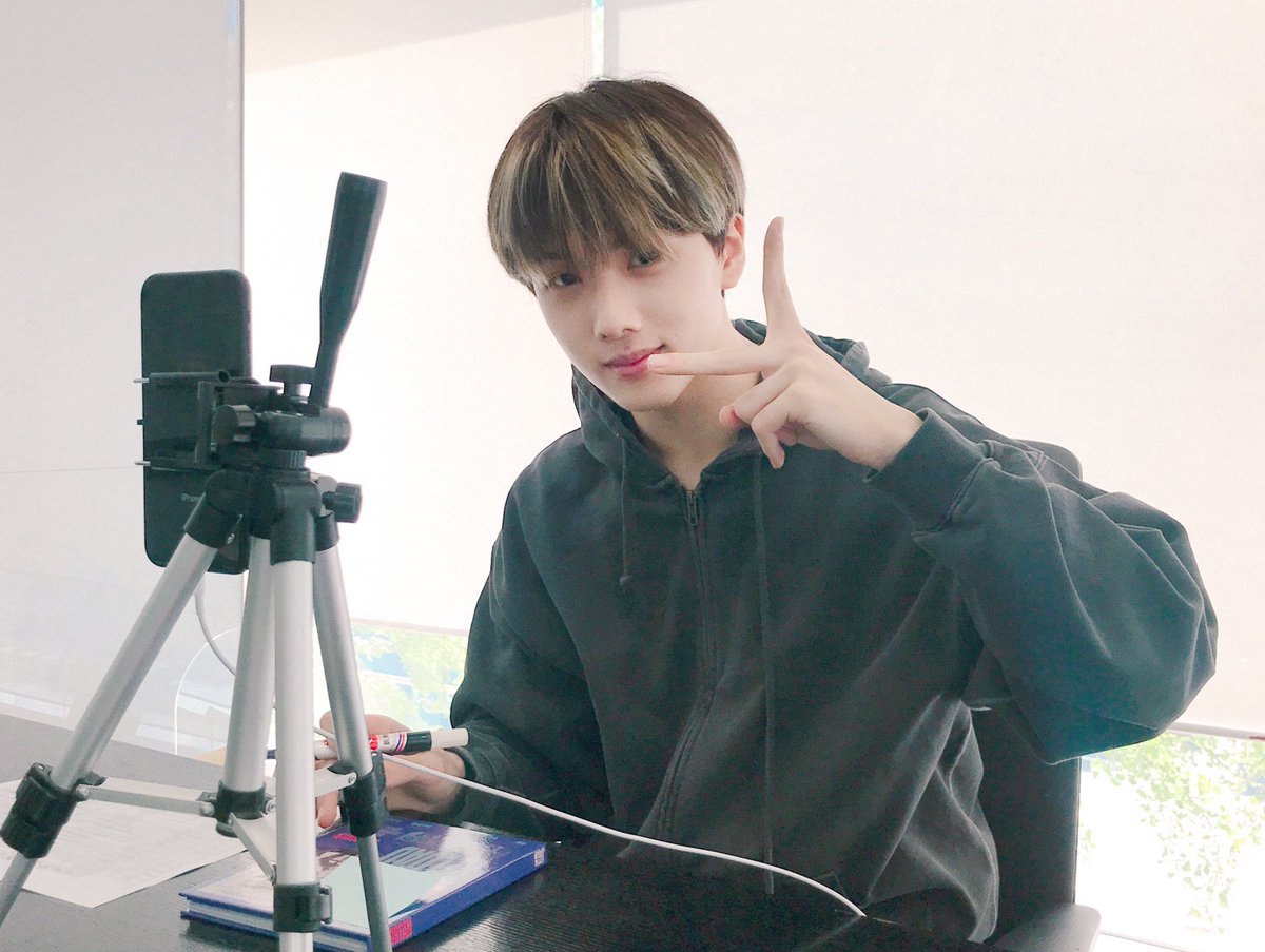 how do fans get signed albums:two main ways:1. fansigns- usually real regardless of in person / online bc the idol is signing the album in front of your face & to your name- however buying a resale fansign album can lead to scams because this was not signed in front of you