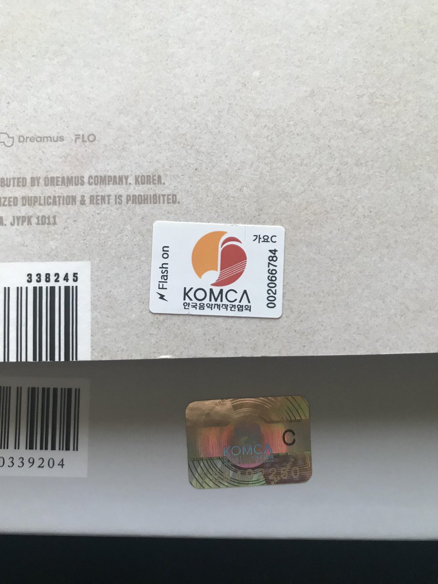 c1 / c2 signed albums do exist and are typically won through fan events (like superstar games)however recently instead of c1 golden stickers it became this white komca sticker