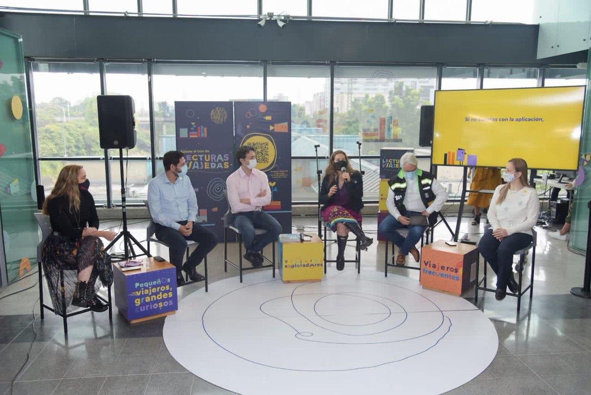LinaGaviriaH's tweet photo. Medellín cuenta desde hoy con el Tren de Lecturas Viajeras, tres vagones llenos de color, letras y conexión a internet, donde los usuarios podrán acceder a una biblioteca digital gratuita. #NosMueveLaCultura. https://t.co/o9CRKQRYNF
