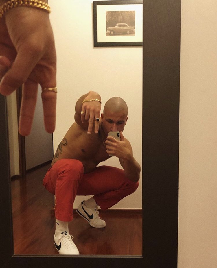 ⠀⠀
        ◞ ◞ 𝖺𝖻𝗈𝗎𝗍 𝗍𝗈𝗇𝗂𝗀𝗁𝗍.

𝗖𝗔𝗨𝗦𝗘 𝗜’𝗠 𝗔 𝗣𝗥𝗢𝗕𝗟𝗘𝗠 
𝗪𝗜𝗧𝗛 𝗣𝗥𝗢𝗕𝗟𝗘𝗠𝗦.
𝗜 𝗞𝗡𝗢𝗪 𝗪𝗛𝗢 𝗜 𝗔𝗠 
         𝗔𝗡𝗗 𝗜’𝗠 𝗡𝗢𝗧... 
         𝗡𝗢 𝗚𝗢𝗢𝗗.
⠀⠀