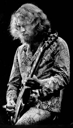  - Pibroch ( Cap In Hand ) 


Happy Birthday Martin Barre 
