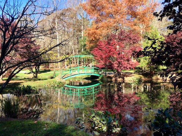 jeffsheehan's tweet photo. A late morning photo of a replica of the Monet Bridge across the Waterlily Gardens @GibbsGardens . #Monet #MonetBridge #Gardens #GibbsGardens #BallGround #GA #Nature #Reflection #Fall https://t.co/docLLMto9o