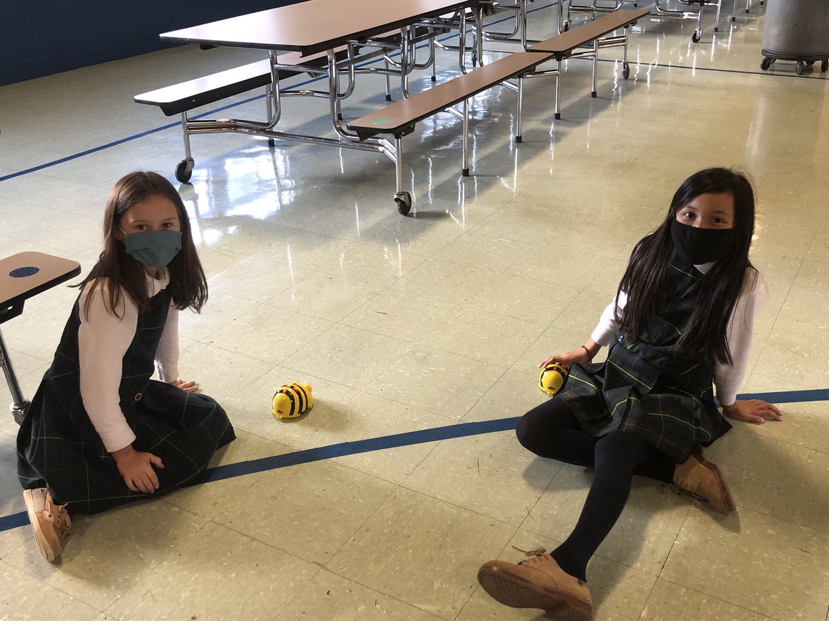 MarieMu83840428's tweet photo. 3rd grade had fun with ozobots and beebots,  little bit of coding goes a long way when having fun. @MrMillerSAS @DeniseBall_EDU @StAugustineElem @ArchbaltSchools @Ozobot @mrskaplanSAS @jen_fucci @JennySoveroRoss @Rhonnie_joy https://t.co/L4xHXidGDw