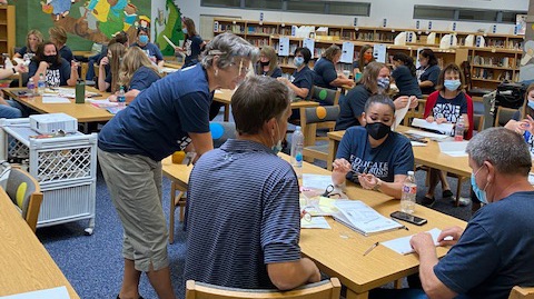 mcschoolsup's tweet photo. During a recent professional development, Office of the Maricopa County School Superintendent #STEMexperts Brian Hoffner and Adrian De Alba taught teachers from Oak Tree Elementary School in @GPS_District about the #designprocess. #teacherresources https://t.co/yNiiHANPfH