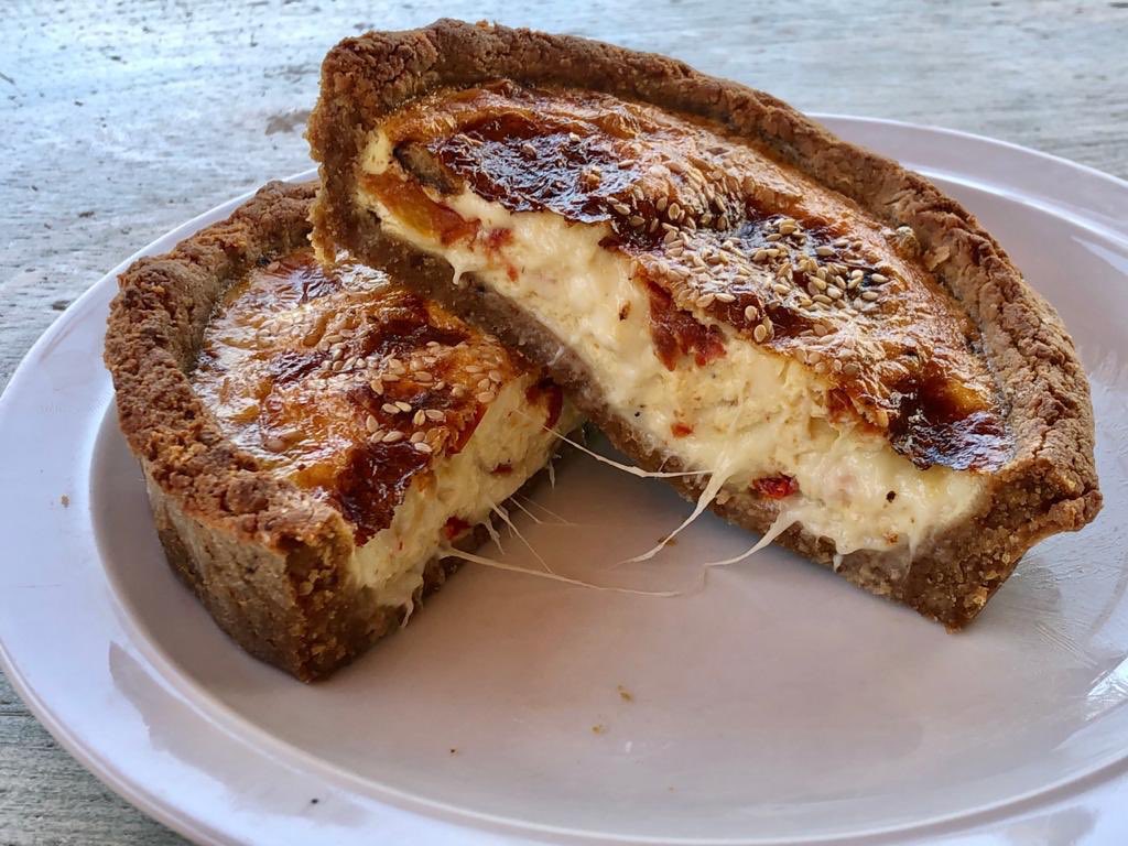 amateurnewpro's tweet photo. ¿Tienen ganas de cenar una tarta riquísima y saludable? 👀 

¡En nuestro último post de instagram les dejamos una receta deli: TARTAMUDA! 😋 hecha por: @ralphiezotti 😁 
Con: @granja_anita @LacteosFortuna y Crackers Cerealitas😍

Aquí la receta completa 👇🏻
https://t.co/Hpk5SFZA0Q https://t.co/VLzycVyydZ