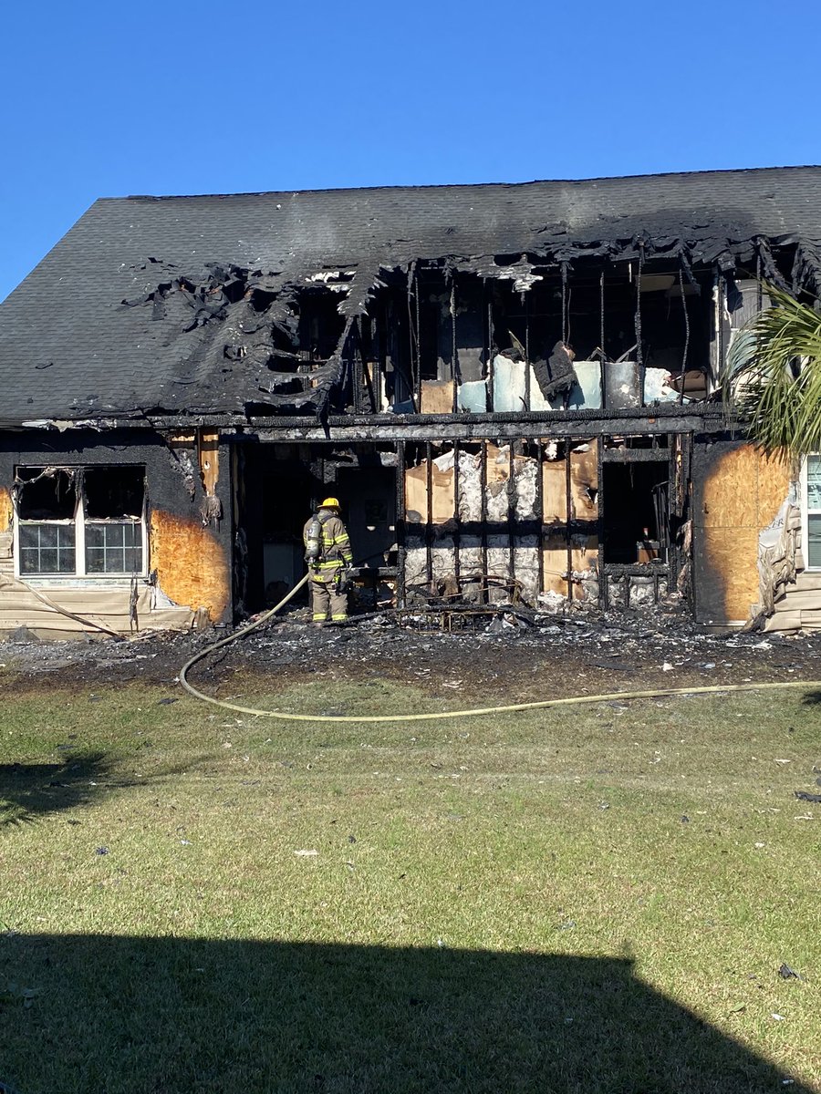 tracybeanz's tweet image. I have lost my home today - to a horrific fire. Everyone is safe and alive. But I’ve lost everything. Prayers are so needed. 🙏