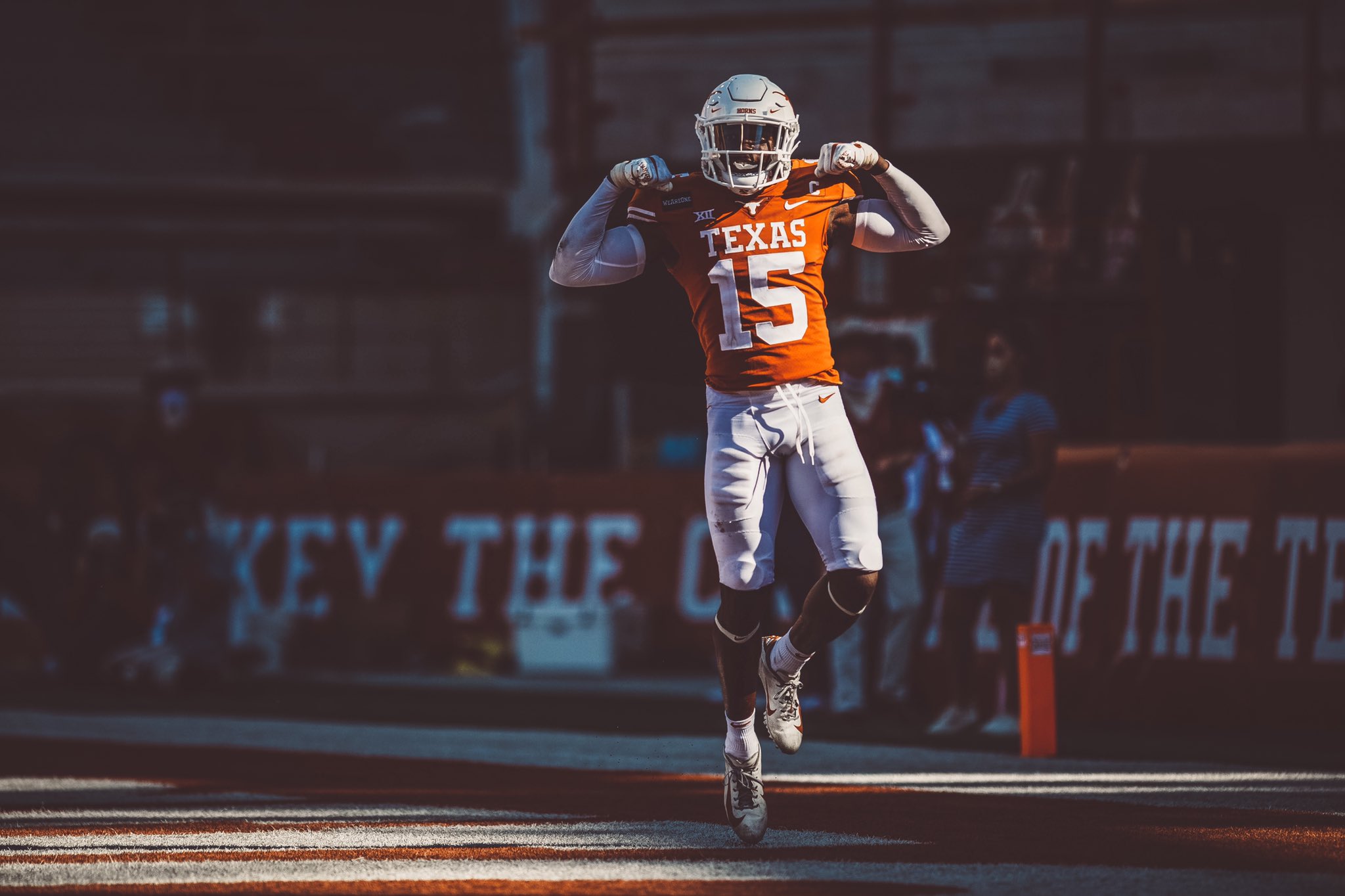 EnDzafsW8AMIgkh?format=jpg&name=large