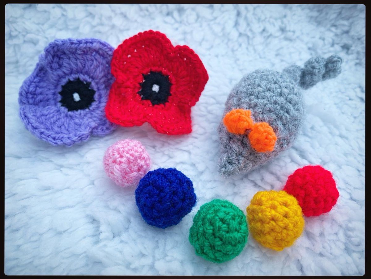 NatCBrooks's tweet photo. A few extra bits out for delivery this week 🚚📮📦 Pretty rainbows 🌈 poppies 🌹 &amp; cute catnip laced mouses! 🐭🧶 - some with a McLaren theme! 😄💙🧡
#craftynat83 #rainbowofunity #cattoys #catnip #poppies #britishlegionpoppy #colourful #mclaren #murphysarmypurplepoppycampaign https://t.co/xltG7zdyUk