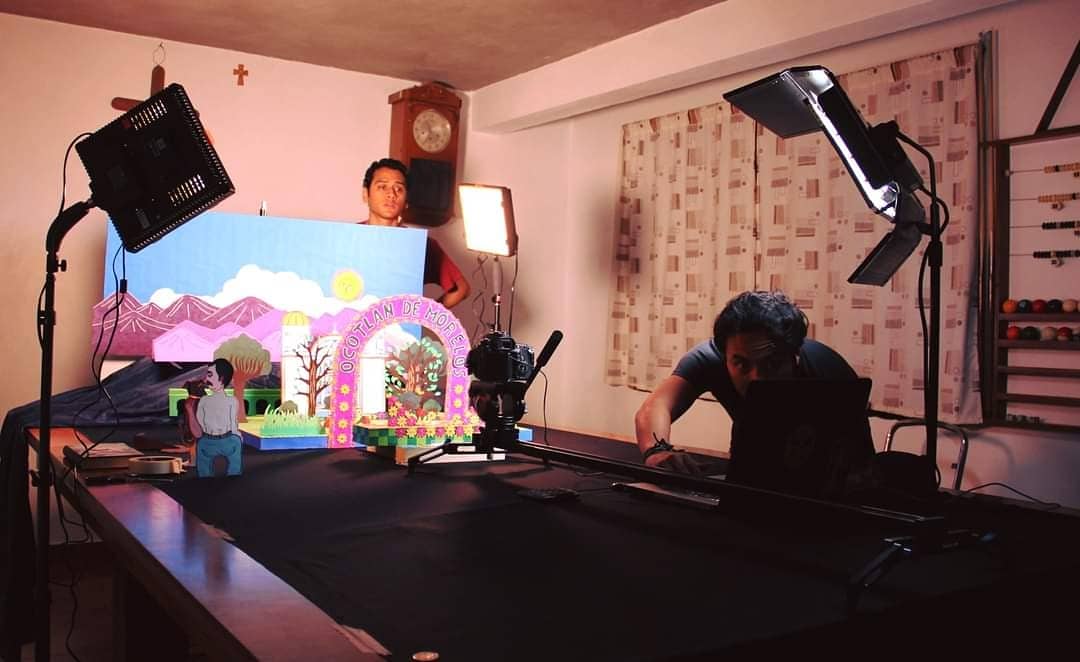 muchitoslocos's tweet photo. "Me acerco al arte de Rodolfo Morales" es un vídeo en Stop Motion creado para el Museo Infantil de Oaxaca.

Muy pronto subiremos el resultado, ¡No te lo pierdas!

#Videografía #Documental #Series #Animación #VideoArte #StopMotion #Foto #México #Oaxaca  #StopMotion #MIO #MakingOf https://t.co/lOKyqKNwvY
