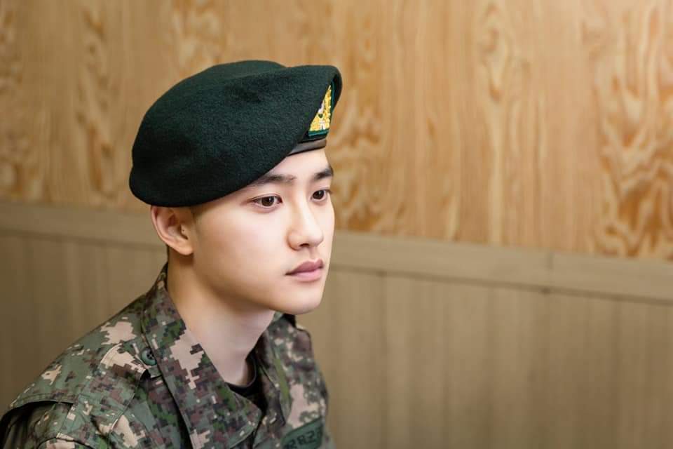 EXOPublicity's tweet photo. Ls, we got a KYUNGSOO update! 😍😍 그 군복을 입으니 정말 멋져 보여요.

#Kyungsoo @weareoneEXO https://t.co/QxNSnFeYKr