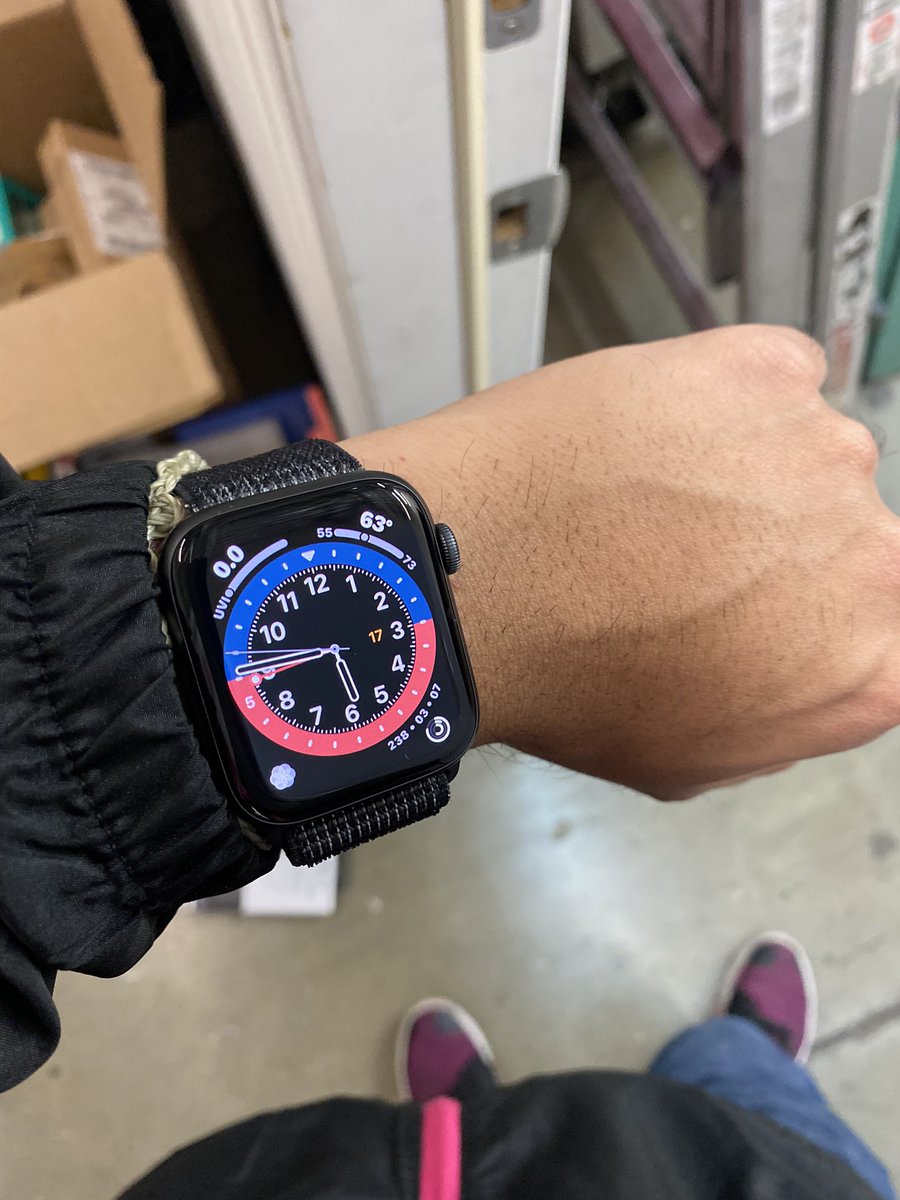 LomeliSam's tweet photo. It was time for an upgrade 😍 #AppleWatchSE https://t.co/fuF42XpARH