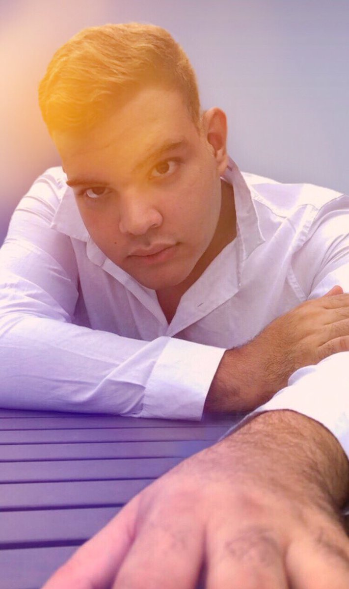 Rock181Rock1's tweet photo. Agora vai!!! #modeloweb #QuartaDetremuraSDV #QuartaBestFriendsSDV #LGBT https://t.co/Kvxhm83vyH