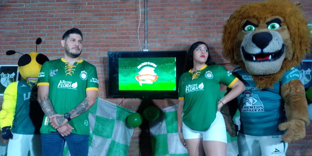 FieramaniaMX's tweet photo. Este es el nuevo jersey oficial de los @LDA_LeonGto modelado por @bardofierros https://t.co/wXnBoovqP6