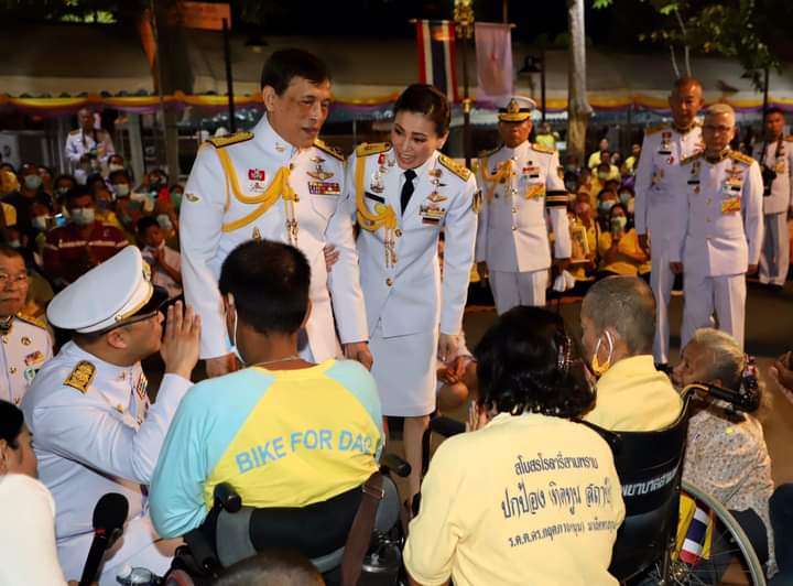 ElfinApril's tweet photo. #รักกันคือรักชาติ
#เราจะเดินไปด้วยกันด้วยความรัก https://t.co/M4tCVeRE2A