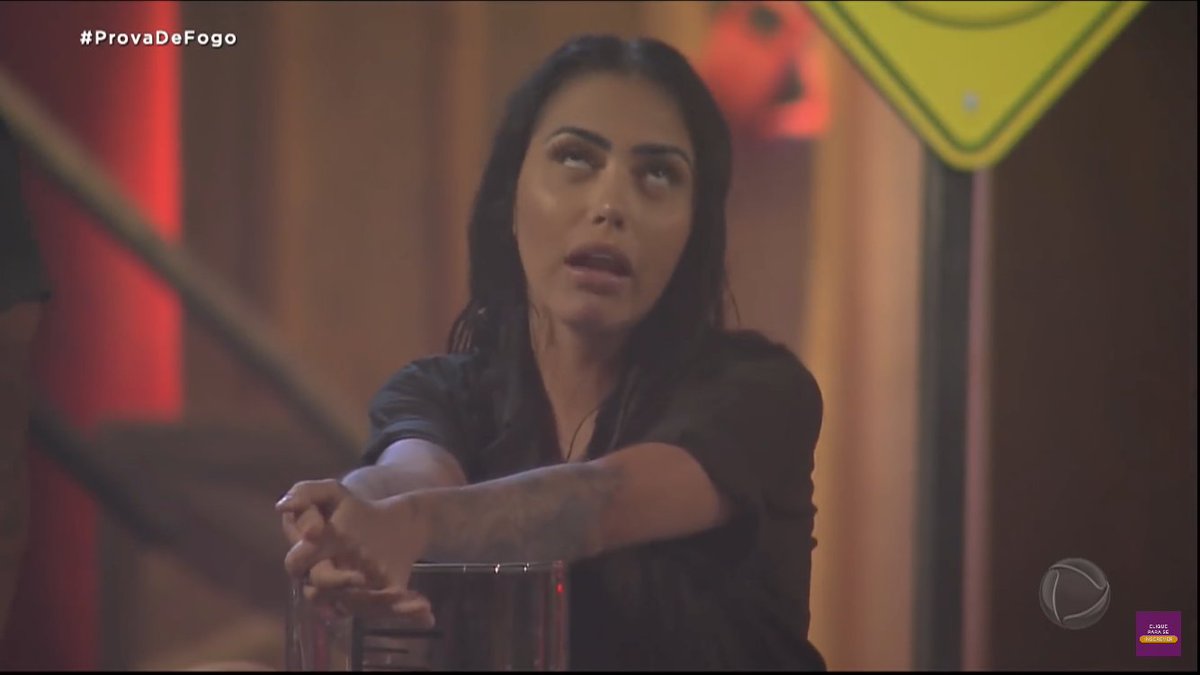 EstheerSantiag's tweet photo. Pra quem tá perdido no personagem, deixa q eu lembro vcs qm é a Mc 18% de verdade #foramirella #RocaAFazenda #RocaAFazenda12 #EliminacaoAFazenda #afazendo12 Lipe https://t.co/1eY0nmZoYM