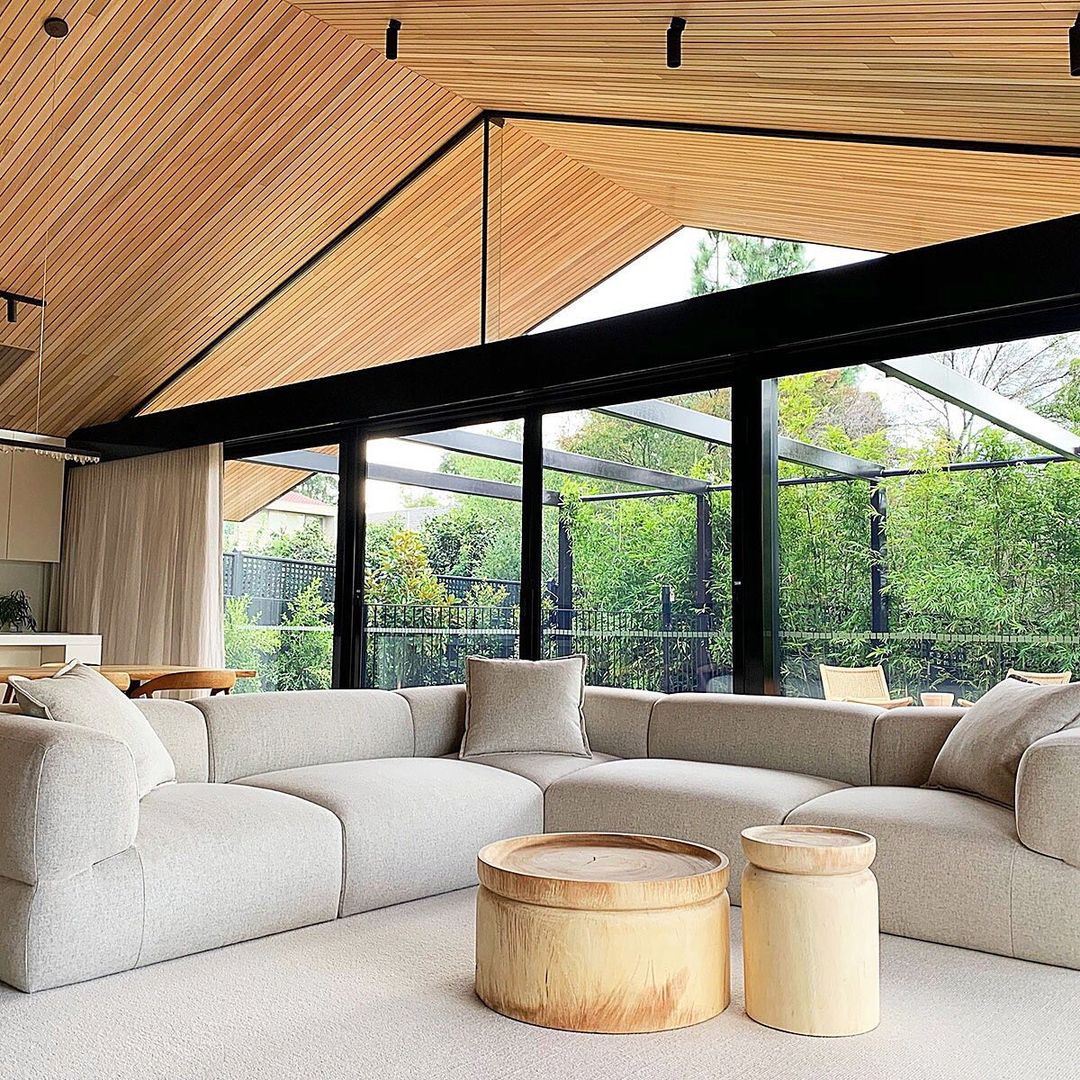 textilia4's tweet photo. How inviting is this great space! The Puffalo modular unit by @rossdidier looking so smart and laid back in our Blazer wool felt.

#TextiliaAtWork #camirafabrics #BlazerWoolFelt #CommercialFabrics #WoolUpholstery #PuffaloByRossDidier #Architecture https://t.co/xWhoWueryN