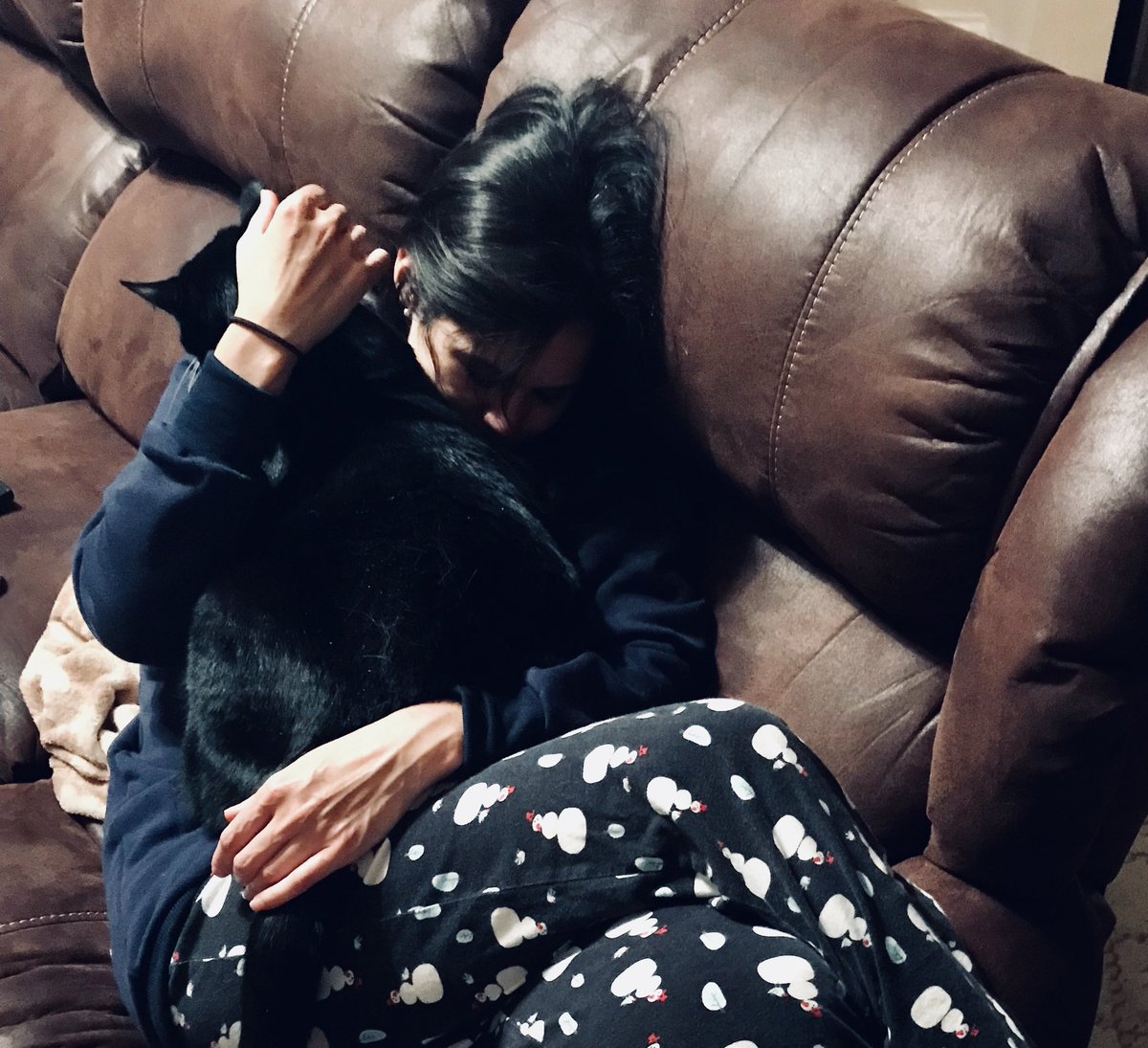 GinaBAuthor's tweet photo. And they say #cats aren’t affectionate. RIP my Shady Cool #Cat https://t.co/3LiabHp8F7