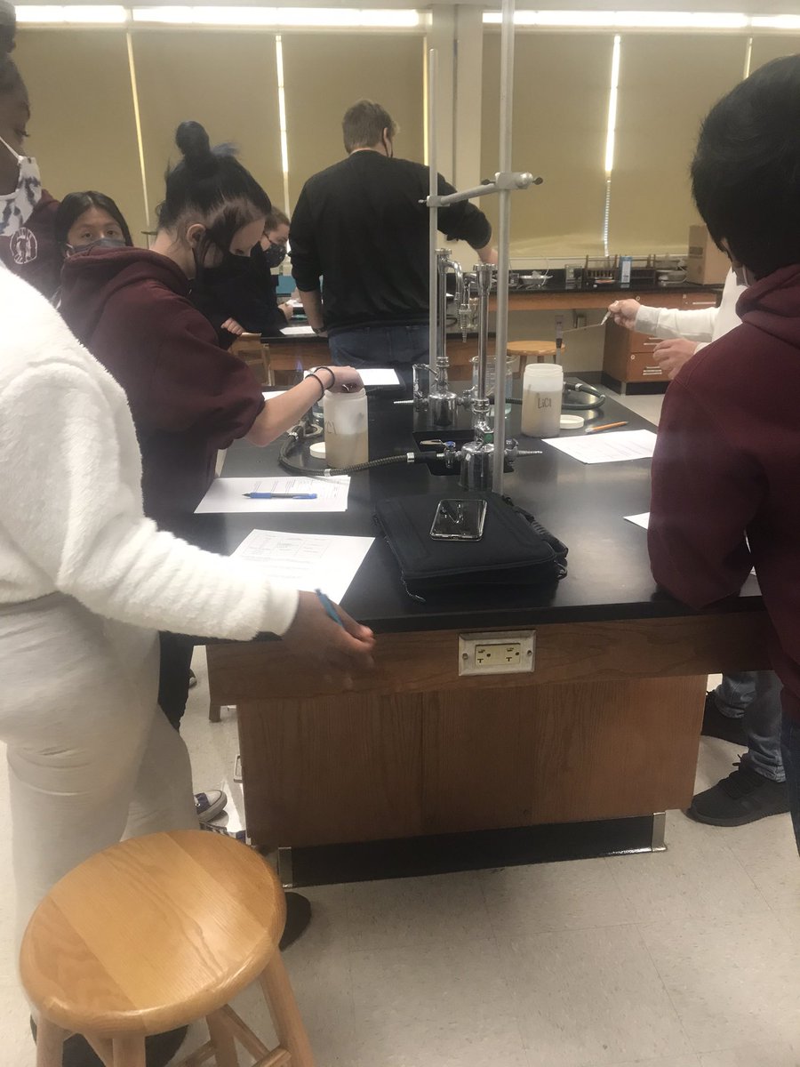 MrsPearceChem's tweet photo. Ss finally got to do the flame test lab today!! #FultonScience https://t.co/iJ33J2EJYP