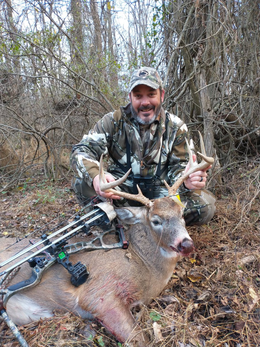CCsnuffer03's tweet photo. Blessed and thankful to take this 8 point on my small York County property this afternoon. Last buck with bow in hand was over 20 years ago-does haven't been as fortunate. #pawhitetail #hoytbowhunting #muzzytrocar #eastonfmj https://t.co/QhyTd9KJws