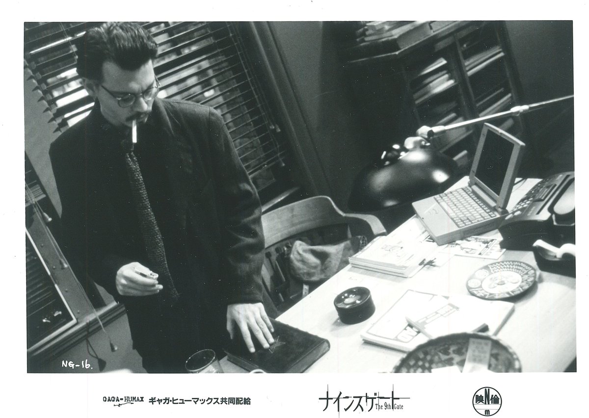 St 321 Twitterren 人気ないけど自分はめちゃくちゃ大好きな作品 映画 ナインスゲート ジョニー デップ演じる 本の探偵 が世界に3冊しか現存しない悪魔の書 影の王国への九つの扉 を巡って 複雑怪奇な事件に巻き込まれていく 謎の死 稀覯本 謎の女 カルト