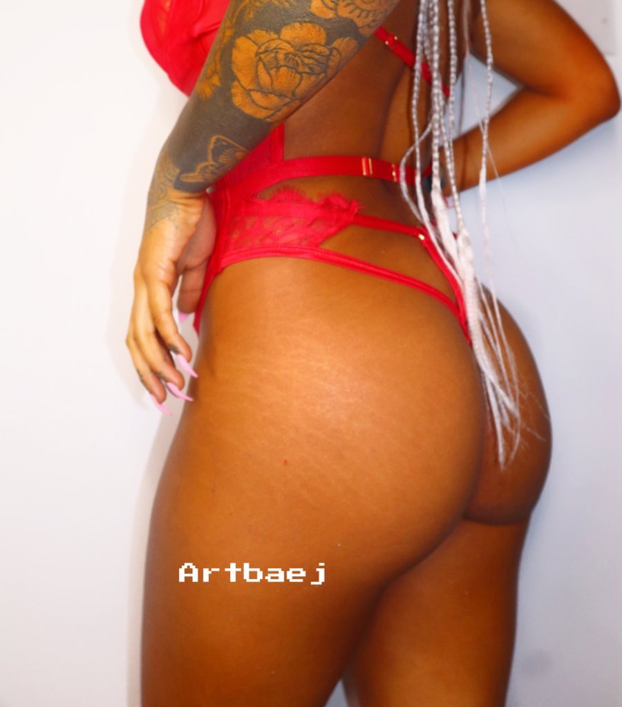 2 pic. WOMEN REALLY BE ART Hobbies include: 🌹 Dressing up 🌹 Painting naked 🌹 Stripping 🌹 Talking about my fantasies 🌹 Reviewing sex toys Come thru & Sub to my Only fans! 😈❣️🙏🏾 https://t.co/lqZCoVzGiU https://t.co/i2GyXZzt5h