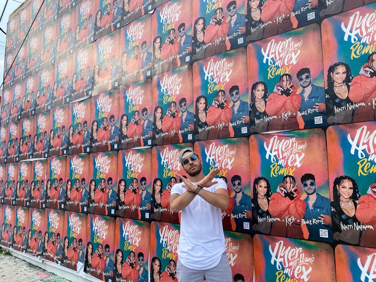 PrinceRoyce's tweet photo. Murales de #AMLMEREMIX ❌🔥 Encuéntralos en tu ciudad, sube tu foto y escanea el QR code que está en el mural para ganar premios @kheayf @NattiNatasha https://t.co/L514zrNlZw